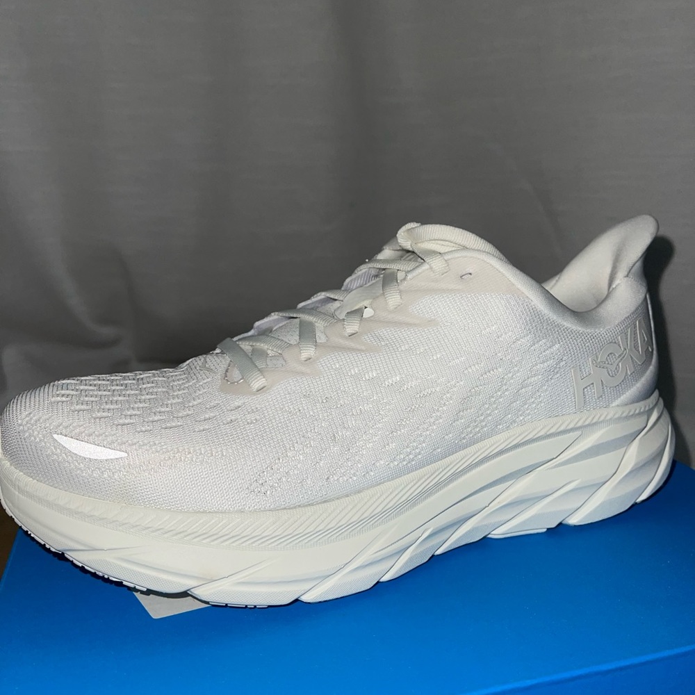 Women’s Clifton 8 Hoka sneakers (white).